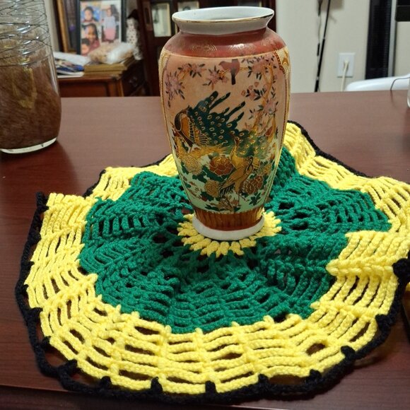 DOILY (LGE) - Picture 2 of 2